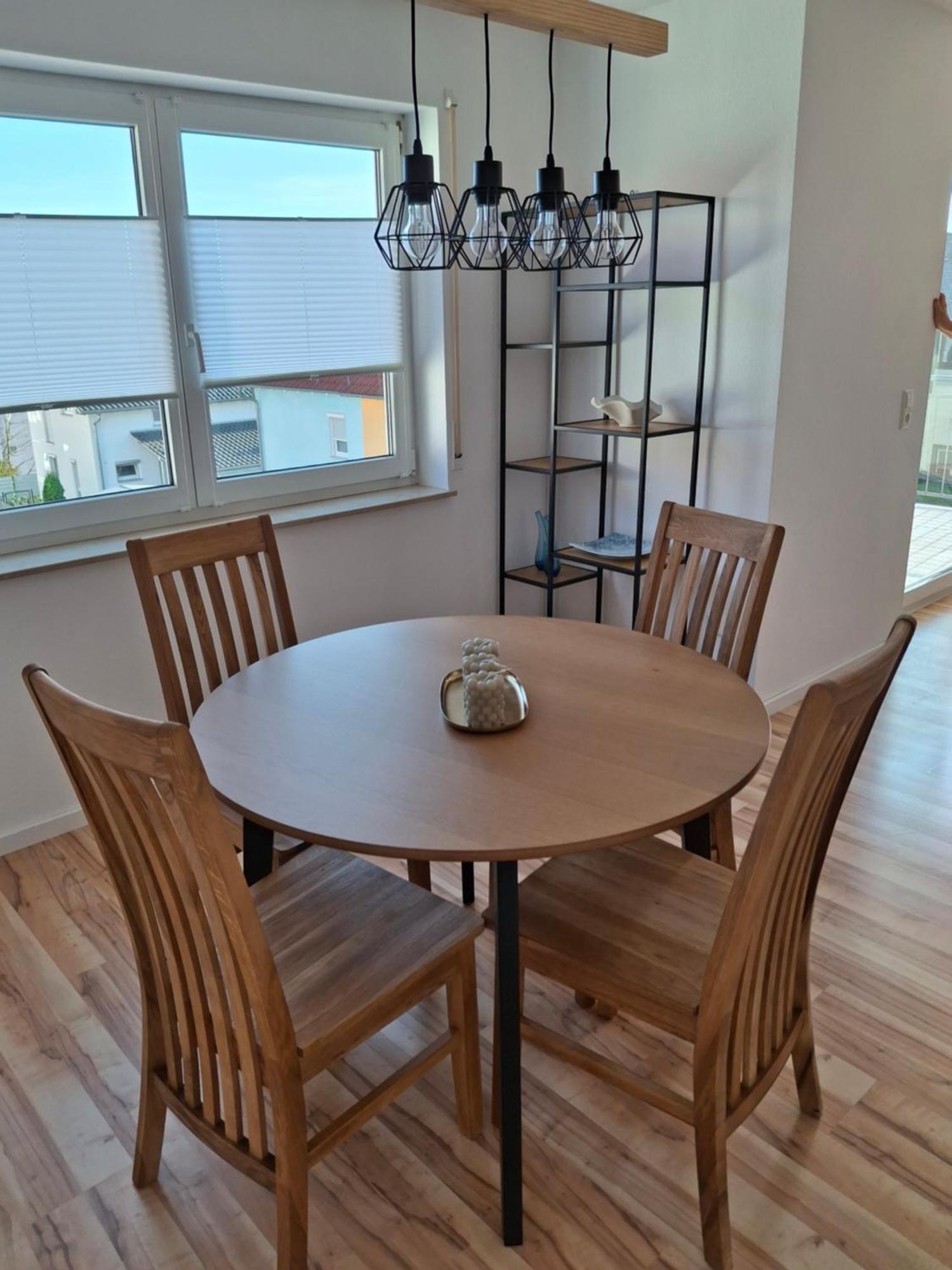 Schoene Mit Balkon Apartment *
