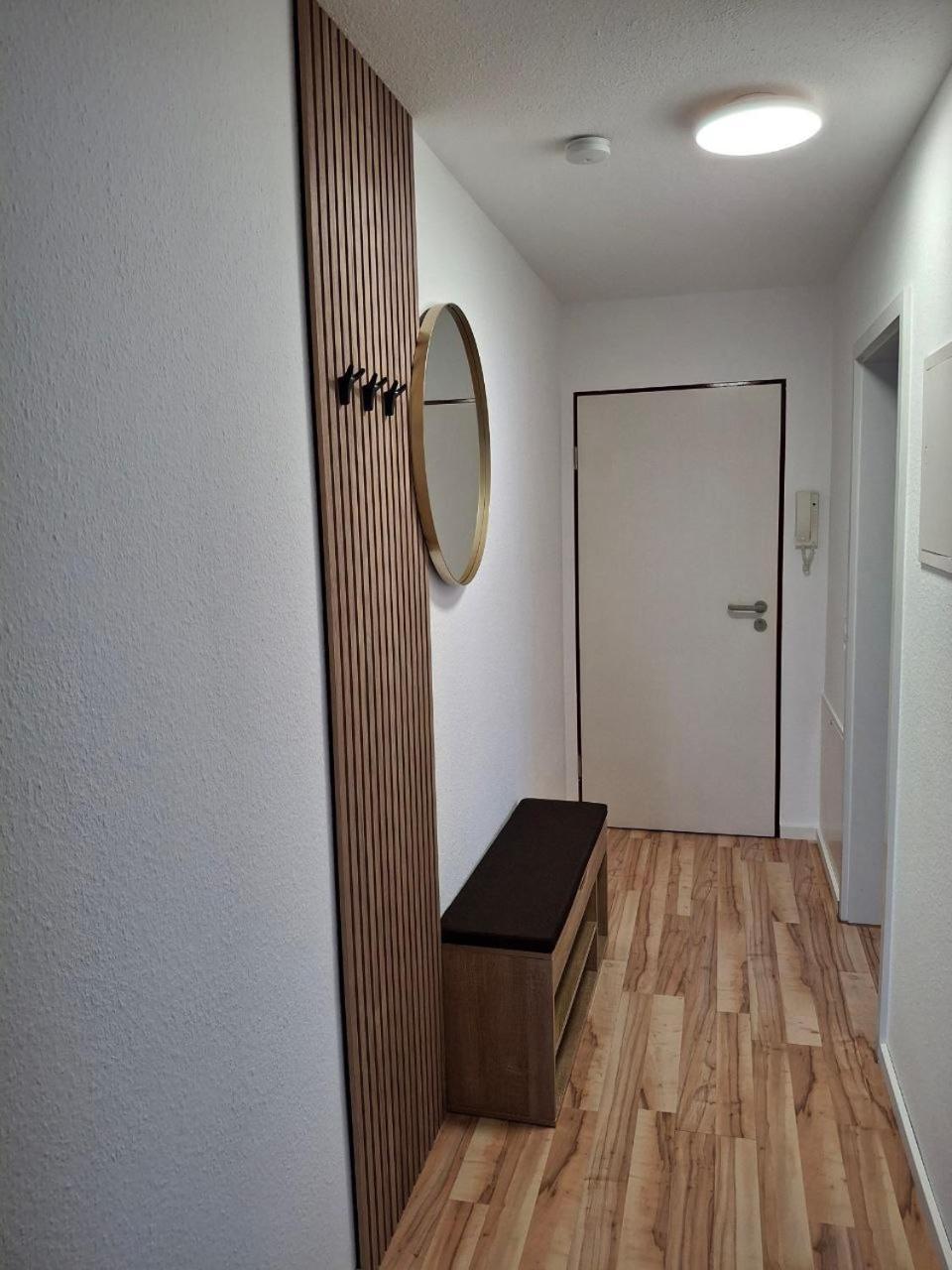 Schoene Mit Balkon Apartment *